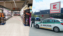 Poplach v Kauflande: Po úniku neznámej látky evakuovali ľudí