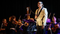 Desivé zranenie slovenského muzikálového speváka. Počas predstavenia ho do oka zasiahol oštep