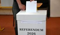 Na Slovensku sa začalo referendum. Rozhoduje sa o Ficovej rente aj návrate ÚŠP a NAKA