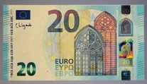 Eurobankovky prešli drobnou zmenou. Na prvý pohľad si to všimne málokto