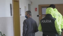 Muž si pri Prievidzi sadol za volant poriadne opitý. Vďaka kolegom jeho jazda netrvala dlho