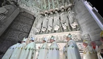 Deň D v Paríži. Slávnostne znovuotvorili katedrálu Notre-Dame