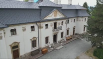 Manželia kúpili schátraný kaštieľ a zmenilo im to život. Museli sa vzdať svojich zamestnaní