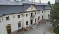 Manželia kúpili schátraný kaštieľ a zmenilo im to život. Museli sa vzdať svojich zamestnaní