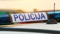Mal si fotiť nahé deti na pláži. V Chorvátsku zadržali podozrivého Poliaka