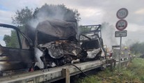 Vodič dodávky mal len 20 rokov, známa je možná príčina nehody. Tragická zrážka pri Kolárove má štyri obete