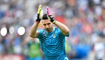 Legendárny Buffon potvrdil, že je výnimočný. Úctu mu vzdal francúzsky prezident