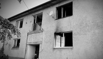 Tragický požiar bytovky na východe Slovenska. Jednej osobe už nedokázali pomôcť