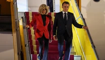 Úder do tváre, šok a „ty lúzer“. Čítač z pier rozobral čo si Macronovci povedali po ostrom incidente