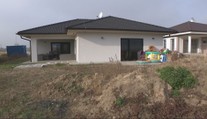 Boja sa, že im padne strecha na hlavu. Mladému páru sa vysnívaný dom rozpadá pred očami