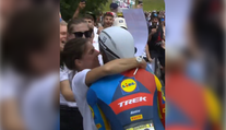 Bizarná pokuta na Tour de France:  Francúza potrestali za bozk s manželkou