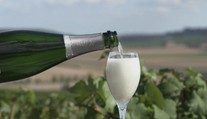 Rusi si privlastnili šampanské. Francúzskym výrobcom obľúbeného nápoja padla sánka