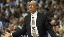 Vo veku 88 rokov zomrel legendárny basketbalový tréner Lenny Wilkens