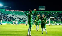 VIDEO: Ligový džentlmen naschvál zahodil penaltu. Z tribún sa ozval bujarý potlesk