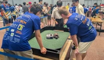 Mladí Slováci zažiarili v Japonsku. S autonómnymi robotmi ovládli robotický futbal