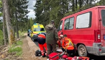 Dráma pod Kráľovou hoľou. Skupina robotníkov sa takmer zrútila do doliny, vodič dodávky zomrel