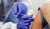 Proti koronavírusu je už plne zaočkovaná polovica populácie EÚ