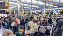 Nočná mora na európskych letiskách. Problémy pretrvávajú už tretí deň