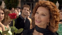 Sophia Loren v reklame na parfum. Plastiky už urobili svoje