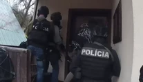 VIDEO: Polícia zadržala členov drogového gangu. Dvoch zatkla priamo vo varni pervitínu
