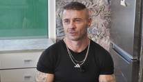 Nehoda ho pripútala na invalidný vozík. Jaroslav si napriek tomu otvoril stánok s občerstvením