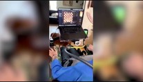 VIDEO: Pacient, ktorý má v mozgu čip od Neuralinku, hral šach na počítači len pomocou mysle