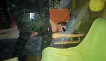 Tentoraz ho už naozaj majú!  V slipoch sa schovával v tajnej skrýši v podkroví