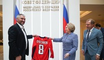 Ovečkin sa po sezóne stretáva s politikmi Putinovho režimu. Hašek s reakciou dlho nečakal