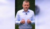 Polícia preveruje podozrenia z nelegálneho financovania kampane Pellegriniho. Vypovedať už bol známy influencer