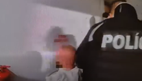 VIDEO: Krik a volanie o pomoc v Petržalke. Policajti spacifikovali muža, ktorý mal fyzicky napádať expriateľku
