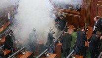 Kosovo: Ďalší útok slzotvorným plynom v parlamente