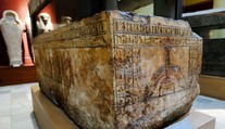 FOTO: Archeológovia objavili v bruchu starovekej múmie z Egypta nečakaný predmet