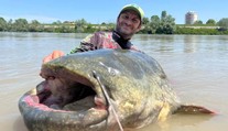 VIDEO: Kapitálny úlovok rybára. Zo známej rieky vytiahol monštruózneho sumca s rekordnou dĺžkou