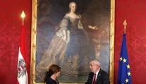 Rakúsky prezident vymenoval dočasnú vládu, povedie ju prvá kancelárka v histórii krajiny