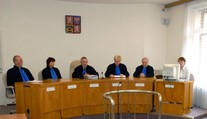 Češka odmietala dať zaočkovať syna, kŕmila ho iba vegetariánsky. Najvyšší súd jej odobral rodičovské práva