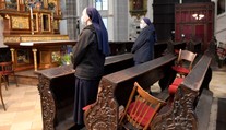 Biskupi žiadajú rizikové skupiny, aby uprednostnili online bohoslužby pred účasťou v kostole
