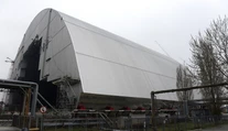 Nebezpečenstvo z Černobyľu. Štít, ktorý zakrýva elektráreň, má prepúšťať radiáciu a treba ho vymeniť