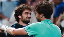 Bratranci žijú sen, aký sa splní raz za sto rokov. Jeden ako náhradník vyradil Djokoviča, druhý Medvedeva