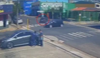VIDEO: Kamera zachytila neuveriteľnú nehodu. Žena predviedla kaskadérsky kúsok ako z filmu