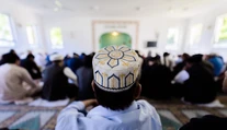 Blíži sa nezvládnuteľná katastrofa. Deti bežne nosia nože, celé rodiny podporujú Islamský štát, varuje berlínska charita
