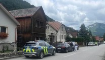 Dráma v obci pri Ružomberku: Muž mal napadnúť farára a zabarikádovať sa v dome
