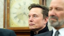 Elon Musk na chvíľu prišiel o titul najbohatšieho človeka sveta. Poznáte muža, ktorý ho predbehol?