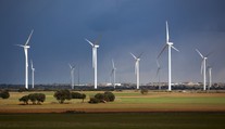 Drahé energie nám vyprázdňujú peňaženky. Španieli majú ceny na minimách, podarilo sa im niečo nevídané