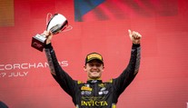 Veľká vec u našich susedov: Roman Staněk senzačne ovládol preteky F2