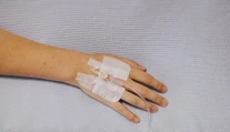 Žena rodine povedala, že ide na výlet. Dcére odovzdal kuriér jej urnu, tajne podstúpila eutanáziu