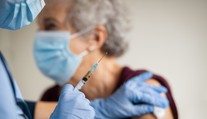 Prípady trombózy sa objavili aj pri vakcíne Pfizer. V Británii viac ako pri AstraZeneca