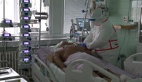 Koho zachrániť a koho nie? Lekárom na COVID oddeleniach má v rozhodovaní pomôcť manuál