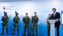 GALÉRIA: Ministerstvo obrany predstavilo nové uniformy aj výzbroj vojakov