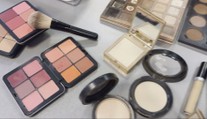 Správny odtieň líčenia je kľúčom dokonalého mejkapu. Vizážistka prezradila, na čo si dať pozor