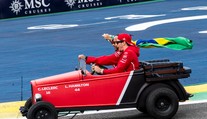 Vo Ferrari vládne napätá atmosféra, prezident kritizuje jazdcov. Obaja piloti šéfovi posielajú odkaz